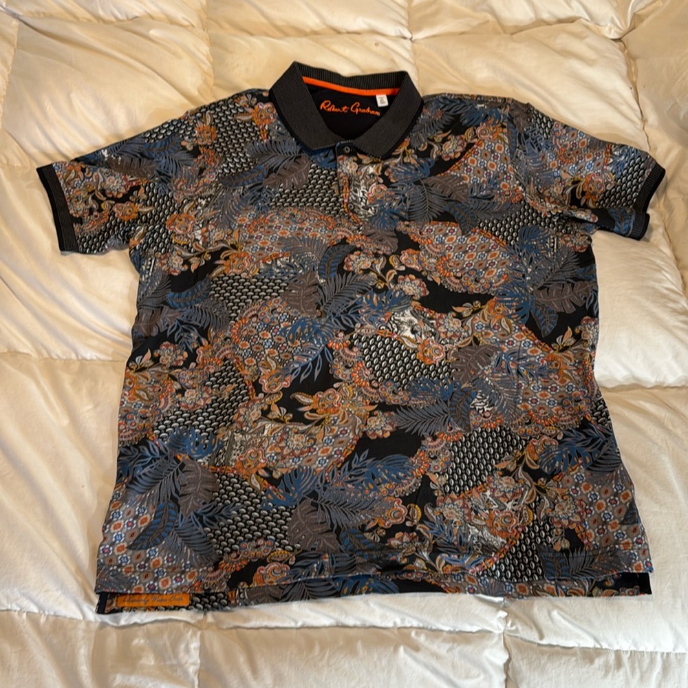 Beautiful Robert Graham short sleeve shirt
